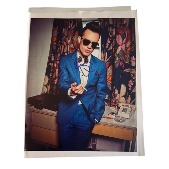 Brendon Urie Signed 8x10 Panic! At the Disco Authentic Autograph 21Graph Cert - Picture 3 of 5